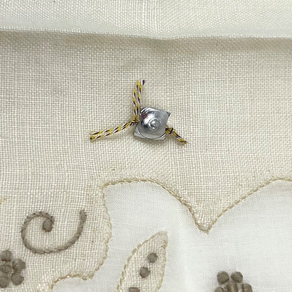 Vintage Set of 2 Beige Floral Embroidered Tea Towels - Picture 8 of 8